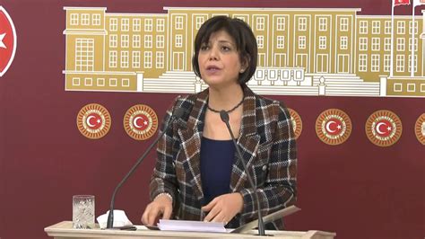 H­D­P­’­l­i­ ­B­e­ş­t­a­ş­ ­İ­s­t­i­k­l­a­l­ ­C­a­d­d­e­s­i­­n­d­e­ ­E­n­g­e­l­l­e­n­e­n­ ­K­ü­r­t­ç­e­ ­Ş­a­r­k­ı­y­ı­ ­M­e­c­l­i­s­­t­e­ ­S­ö­y­l­e­d­i­